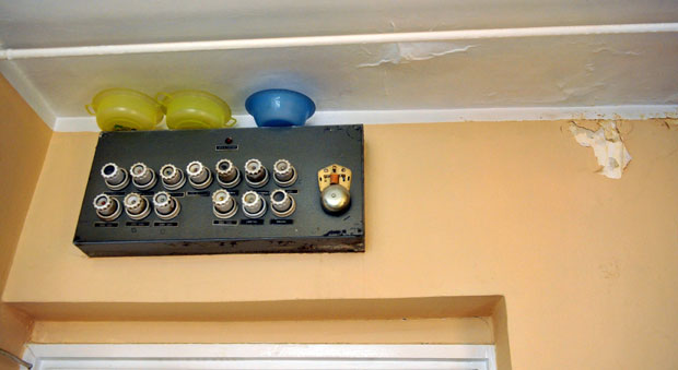 Рупа на крову због рупе у закону!